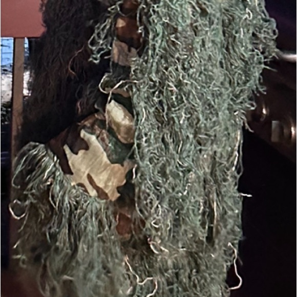 2 ghillie suits, 1-L and 1-XL. Each bag has pants,coat,headgear and xtra cloth. - Picture 3 of 5